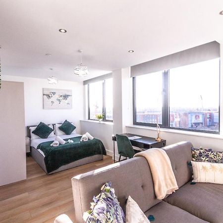Stylish Studio Apt Overlooking Old Trafford Manchester Exterior foto