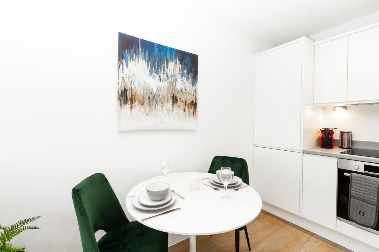 Stylish Studio Apt Overlooking Old Trafford Manchester Exterior foto