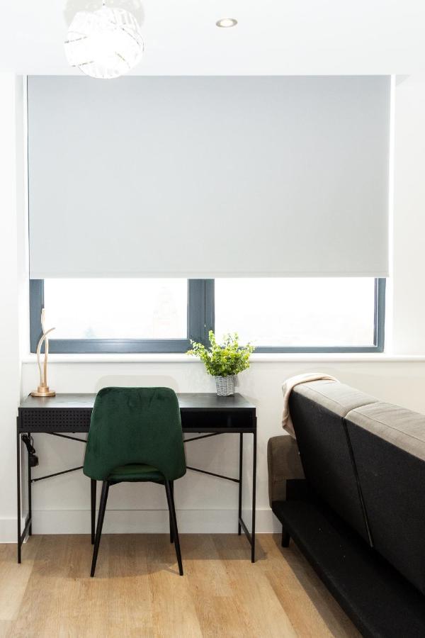 Stylish Studio Apt Overlooking Old Trafford Manchester Exterior foto