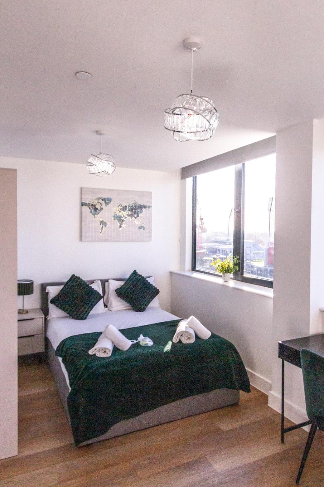 Stylish Studio Apt Overlooking Old Trafford Manchester Exterior foto